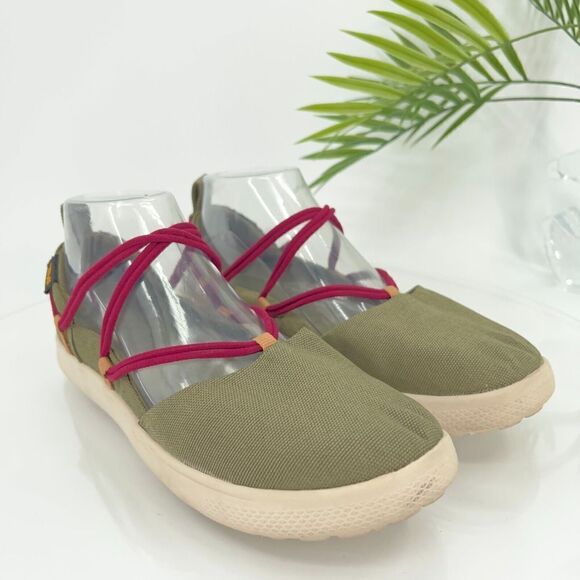 Teva Women's Mary Jane Voya Infinity Size 8 Green Red Fabric Flat Slip On Shoes - Picture 1 of 12